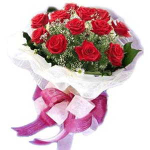  Erzurum uluslararası çiçek gönderme  11 adet kırmızı güllerden buket modeli