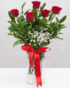 cam vazo içerisinde 5 adet kırmızı gül  Erzurum İnternetten çiçek siparişi 