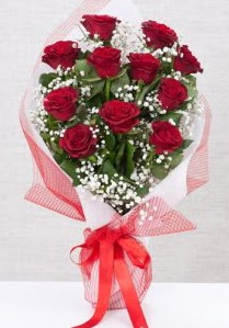 11 kırmızı gülden buket çiçeği  Erzurum çiçek yolla 