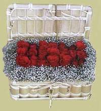  Erzurum İnternetten çiçek siparişi  Sandikta 11 adet güller - sevdiklerinize en ideal seçim
