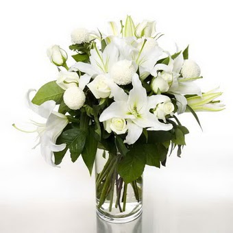  Erzurum çiçek siparişi vermek  1 dal cazablanca 7 adet beyaz gül vazosu