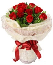 12 adet kırmızı gül buketi  Erzurum çiçek gönderme 