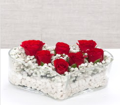 kalp içerisinde 7 adet kırmızı gül  Erzurum yurtiçi ve yurtdışı çiçek siparişi 