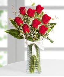 7 Adet vazoda kırmızı gül sevgiliye özel  Erzurum çiçek servisi , çiçekçi adresleri 